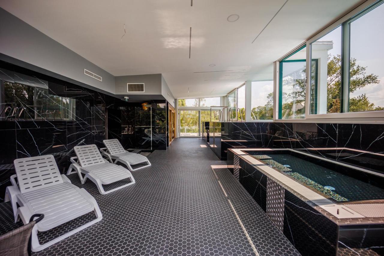Villa Bauhaus Wellness Apartman Fsz. 1 Сиофок Екстериор снимка