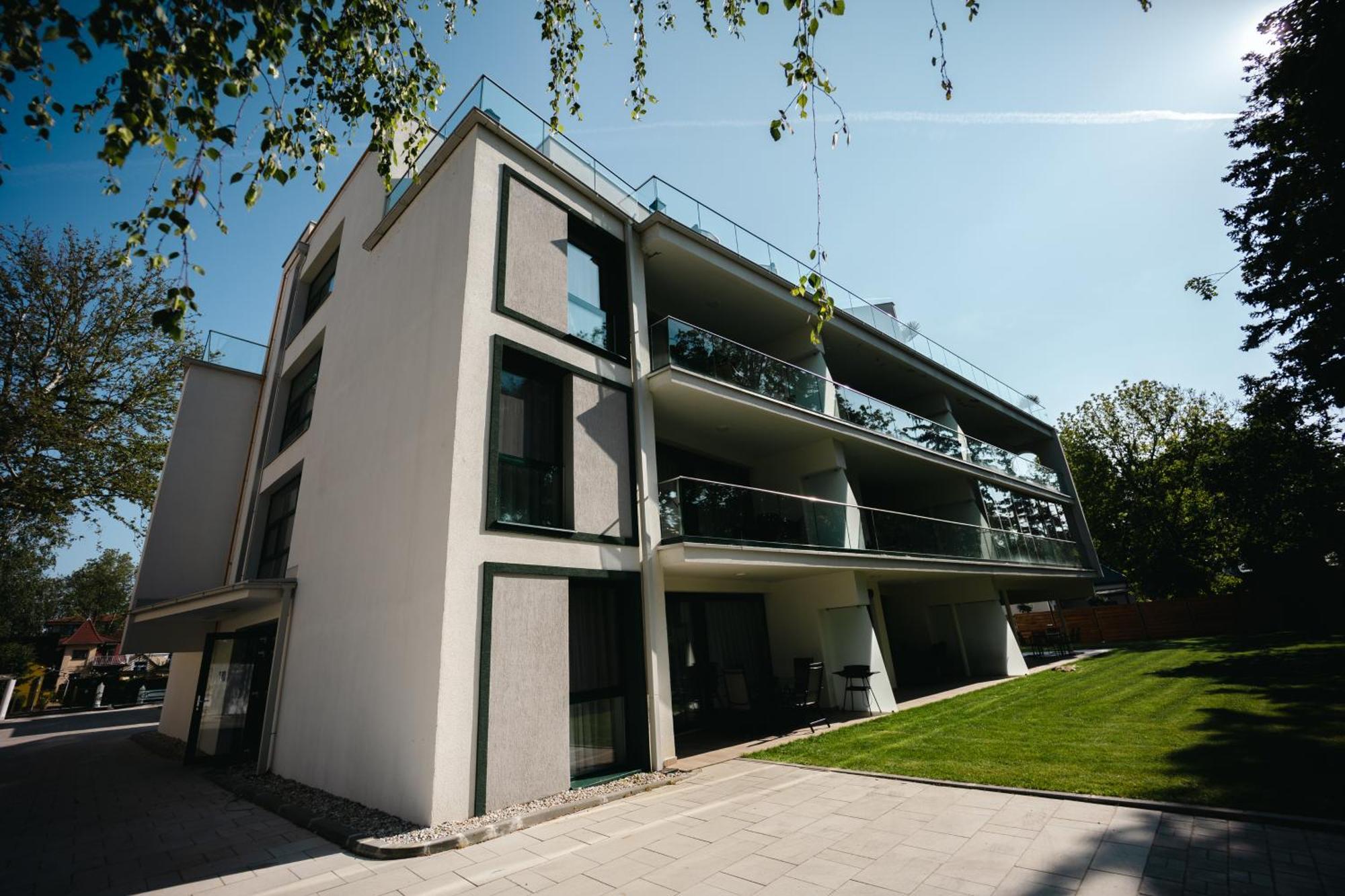 Villa Bauhaus Wellness Apartman Fsz. 1 Сиофок Екстериор снимка