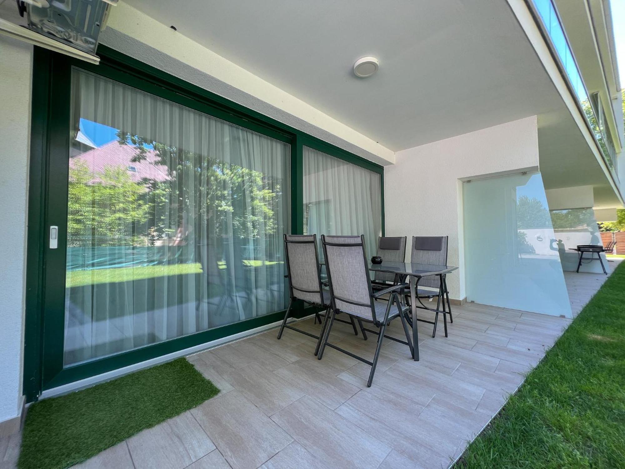 Villa Bauhaus Wellness Apartman Fsz. 1 Сиофок Екстериор снимка