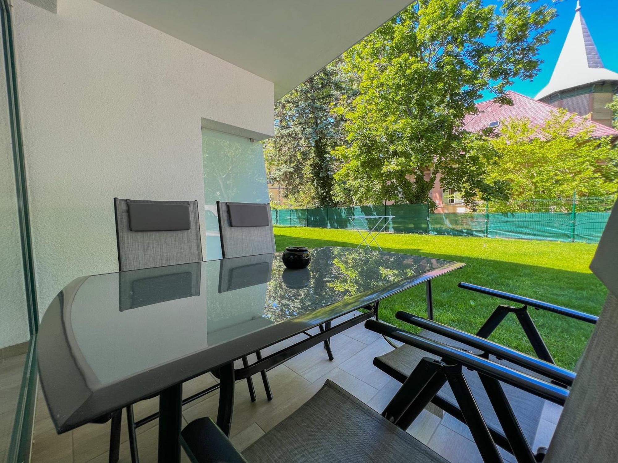 Villa Bauhaus Wellness Apartman Fsz. 1 Сиофок Екстериор снимка