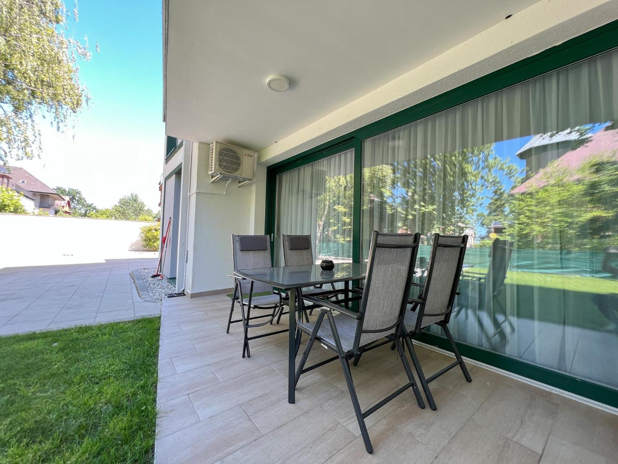 Villa Bauhaus Wellness Apartman Fsz. 1 Сиофок Екстериор снимка